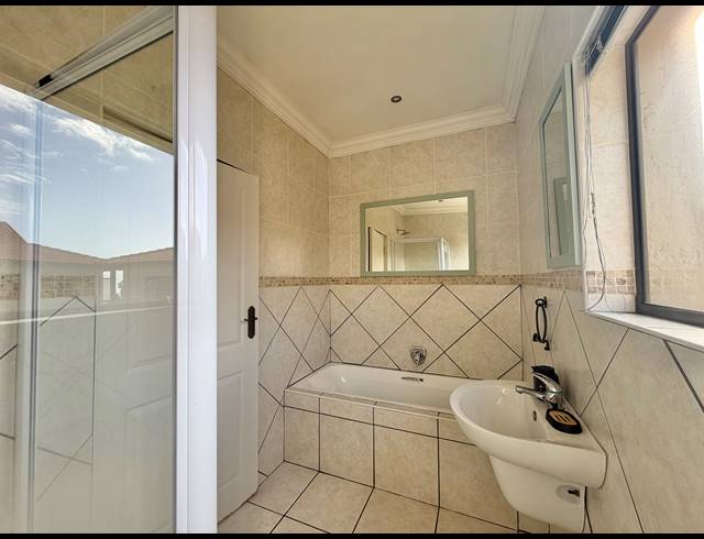 3 BEDROOM TOWNHOUSE FOR SALE IN JEFFREYS BAY CENTRAL